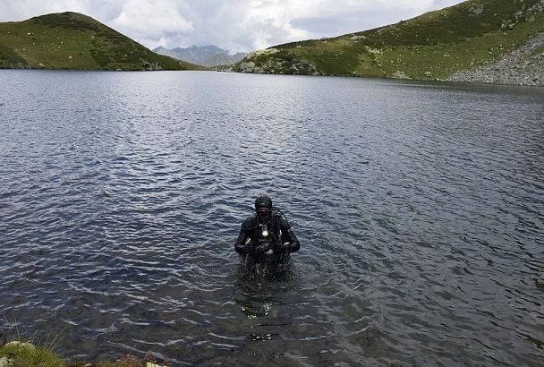 Дайверы из Краснодарского края погрузились в озера на границе КЧР и Абхазии на высоте более 2 тысяч метров 