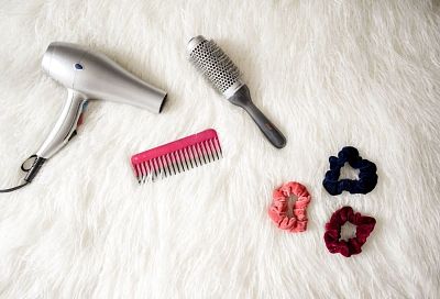 Женские хитрости: как быстро высушить волосы без фена