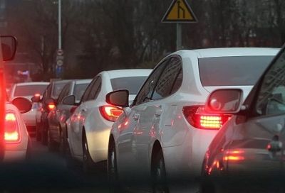Половина автомобилистов Краснодарского края за год проводят неделю в пробках