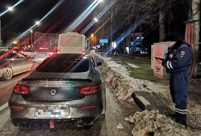 Краснодарские полицейские оштрафовали водителя-нарушителя на Mercedes из соцсетей 