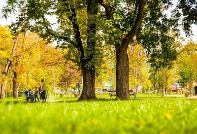 Благоустройство парка по поручению губернатора Вениамина Кондратьева завершают в Славянском районе