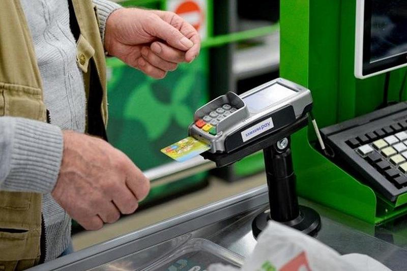 Visa введет в России снятие денег с карт на кассах магазинов