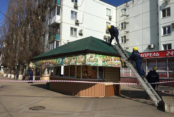 Прощай, «Шаурма»: в центре Краснодара снесли незаконный торговый павильон