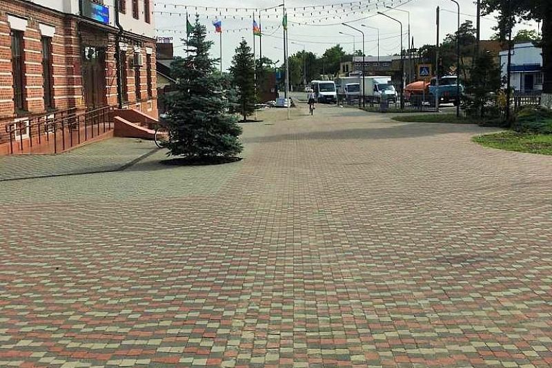 На 70% завершено благоустройство общественной территории в Абинском районе 