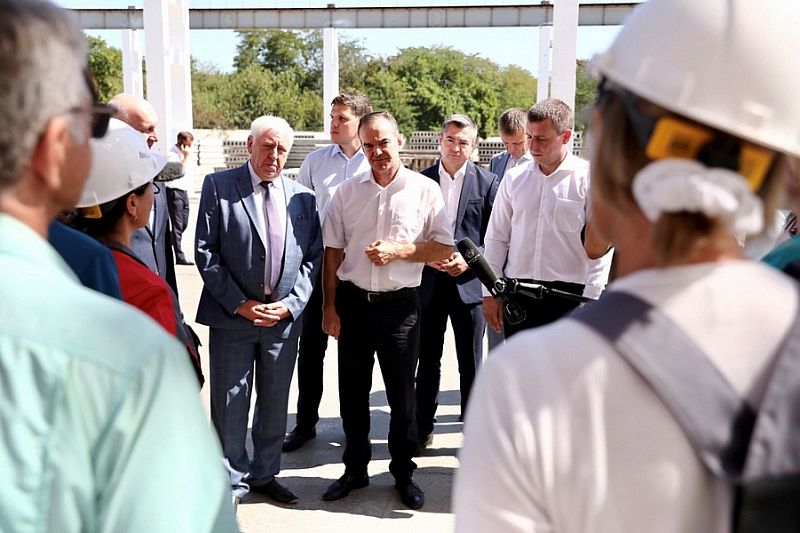 Губернатор Кубани Вениамин Кондратьев посетил завод железобетонных свай в Гулькевичском районе