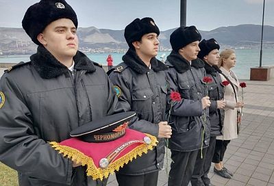 Акция памяти «Красная гвоздика» прошла в городе-герое