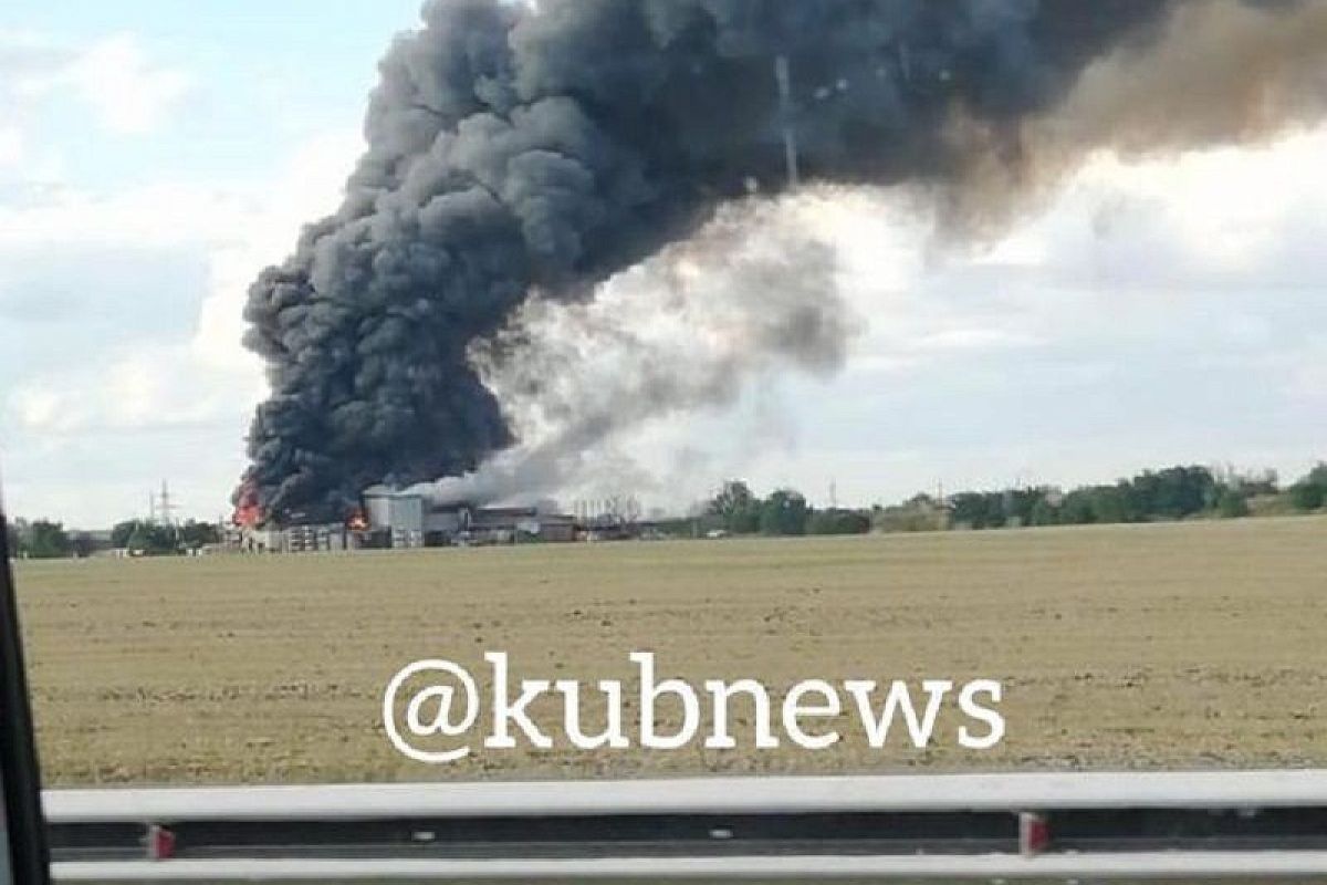 Под Краснодаром горит завод по производству сои на площади 400 кв.м.