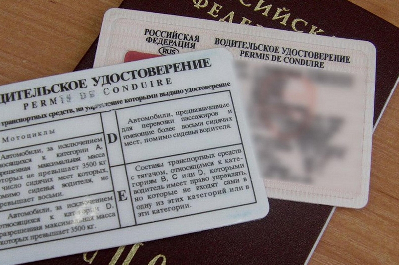 В России продлили действие истекающих паспортов и водительских прав