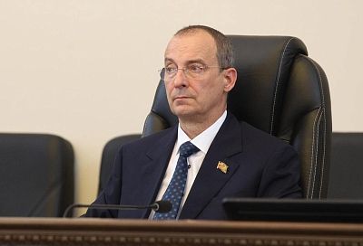 Юрий Бурлачко: «За минувший парламентский год приняты 151 закон и 421 постановление»