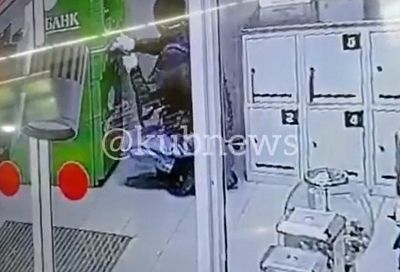 Момент взрыва банкомата в Славянском районе попал на видео