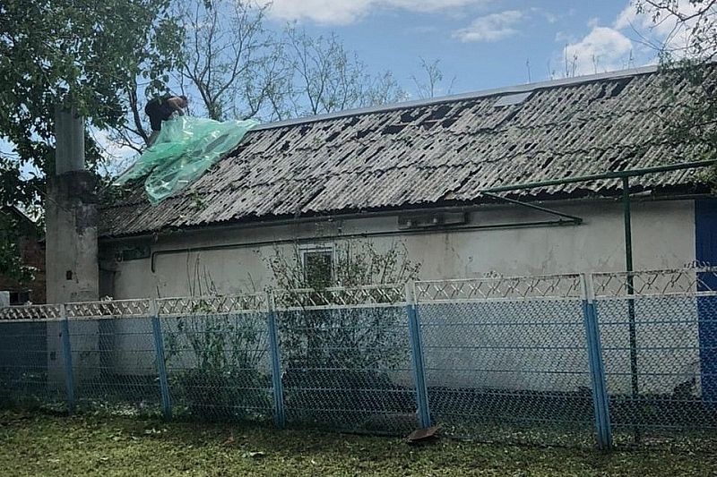 Рабочие группы обследовали более 400 поврежденных градом домов в Павловском районе