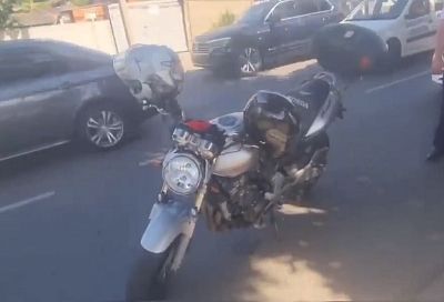В Краснодаре мотоциклист сбил пешехода на улице Леваневского