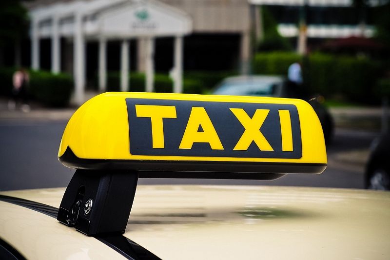 В ГИБДД предложили запретить таксистам со стажем менее трех лет пользоваться агрегатором