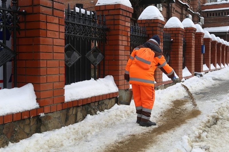 В мэрии Краснодара отчитались об уборке снега на дорогах и улицах города