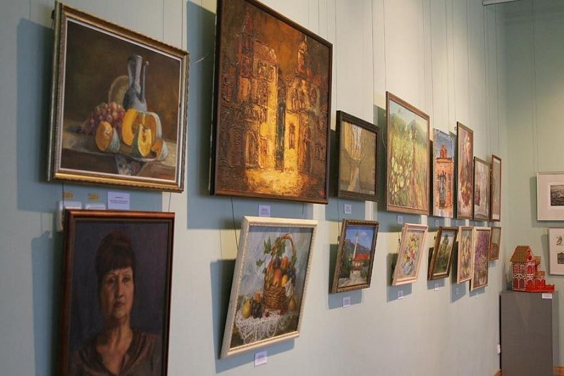Выставка студенческих работ «Разные миры» открылась в музее им. Коваленко