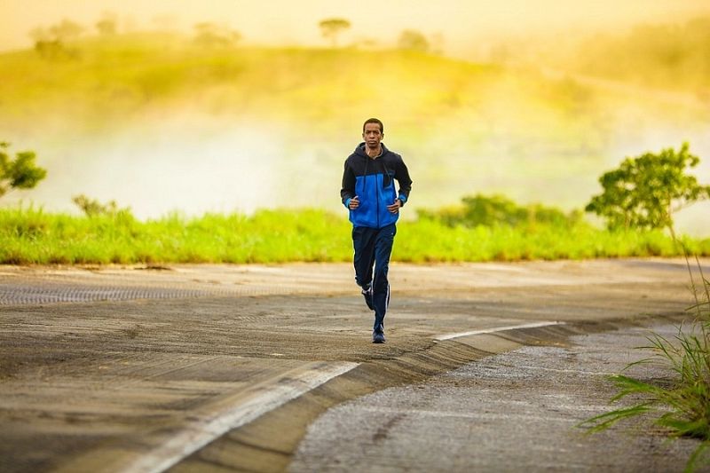 Спорт не в радость: врач объяснил, почему болят колени во время и после бега