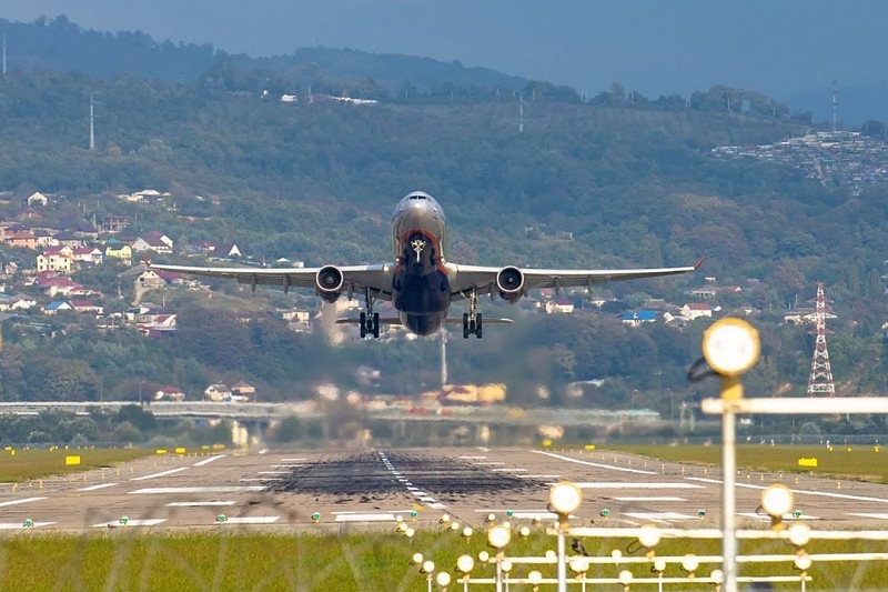 Аэропорт Сочи продлил сокращенный режим работы до конца мая