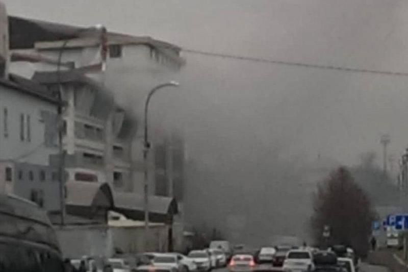 В Краснодаре тушат пожар на Вишняковском рынке