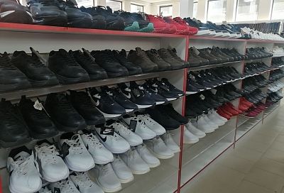 Adidas, Nike, Louis Vuitton: в Краснодаре таможенники нашли в магазине контрафактный товар на 500 тыс. рублей