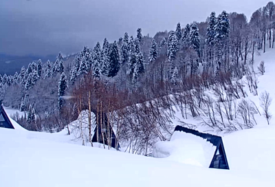 Мощный снегопад продолжится в горах под Сочи до утра