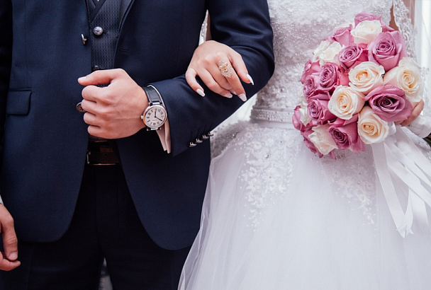 От 50 до 500 тыс. рублей: в Краснодаре продают «красивые» свадебные даты 