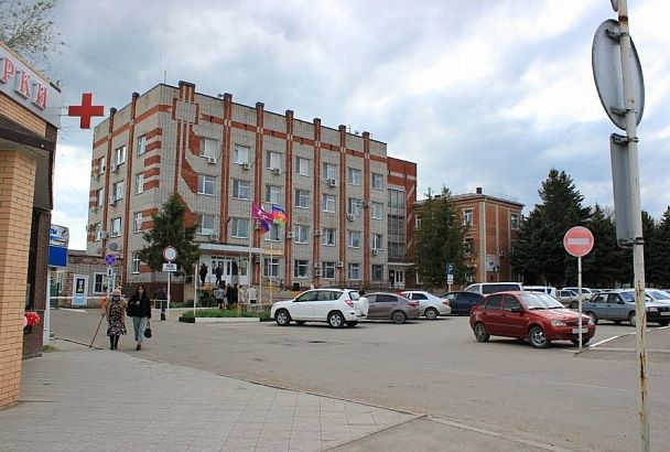 В центральной районной больнице станицы Ленинградской отремонтируют поликлинику
