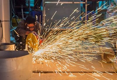 Купите фисташки и подарите слесарю! Какие праздники отмечают в России и мире 26 февраля  