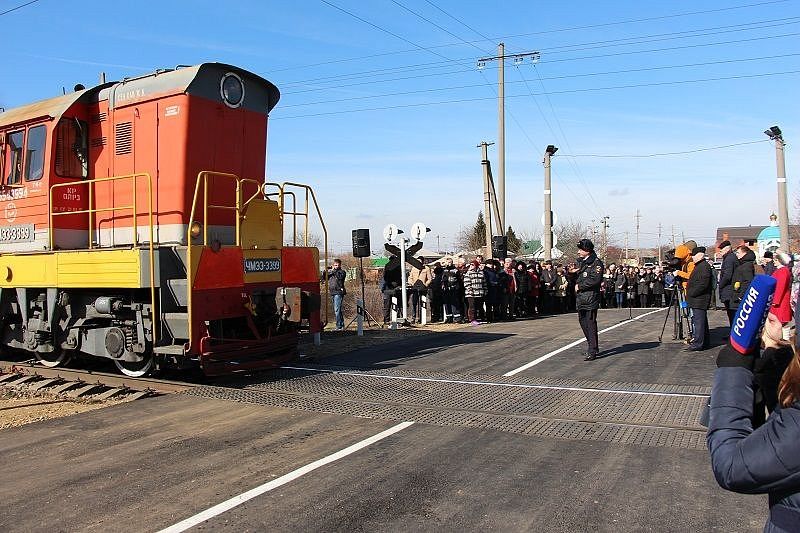 В Усть-Лабинском районе открыли железнодорожный переезд