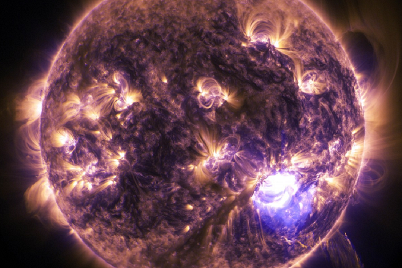 Серию мощных вспышек на Солнце зафиксировали ученые в начале октября