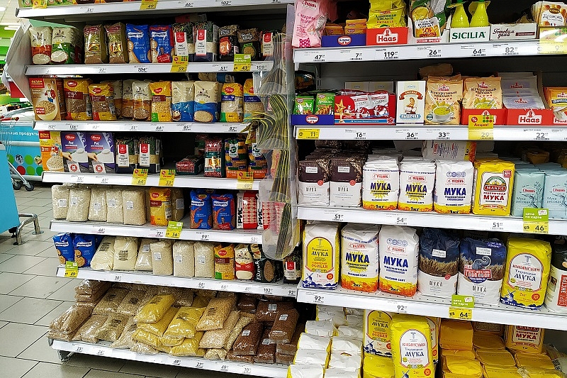 В Краснодарском крае существующего запаса продуктов на складах магазинов хватит минимум до лета