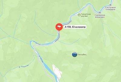 На участке трассы А-159 в Адыгее ввели реверс из-за разрушения дорожного полотна