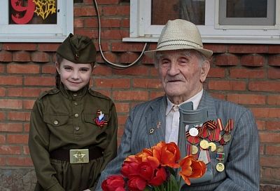 Глава Кубани Вениамин Кондратьев поздравил с вековым юбилеем ветерана Великой Отечественной Николая Саймойленко 