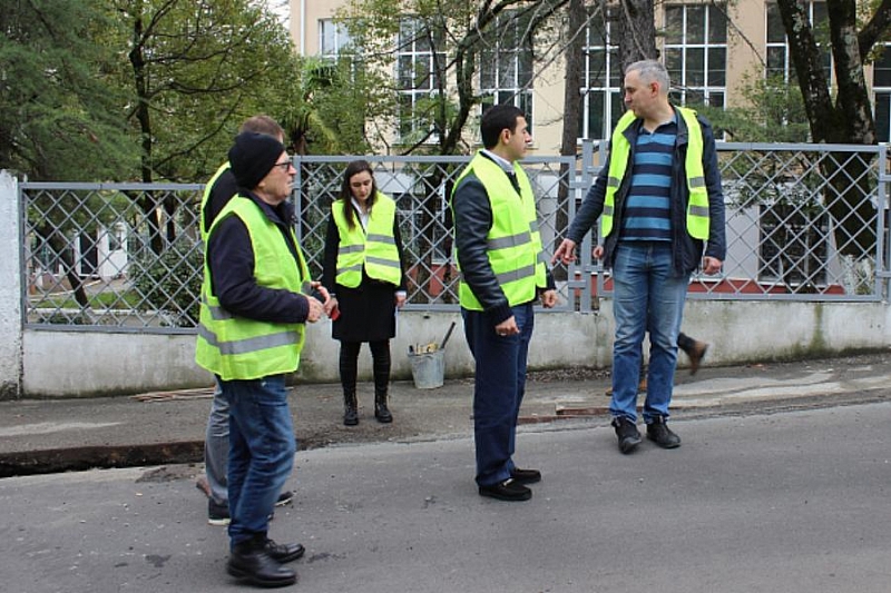 В Сочи общественники следят за ходом дорожных работ по нацпроекту