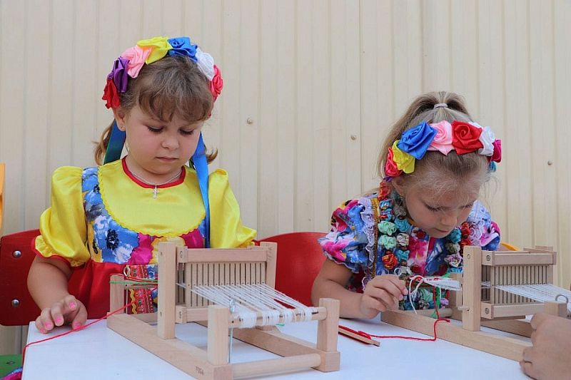 В Краснодарском крае за полгода 2 школы и 6 детсадов получили статус казачьих   