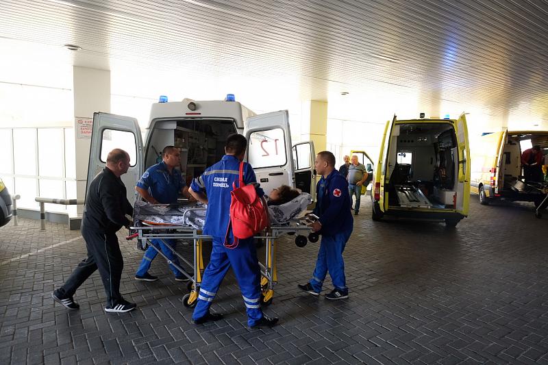 Пострадавших при взрыве в Керчи доставили в Краевую клиническую больницу №1.