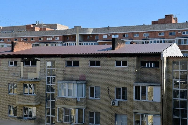 В Краснодаре в пострадавшем при пожаре доме по ул. Российской проверяют системы водоснабжения 