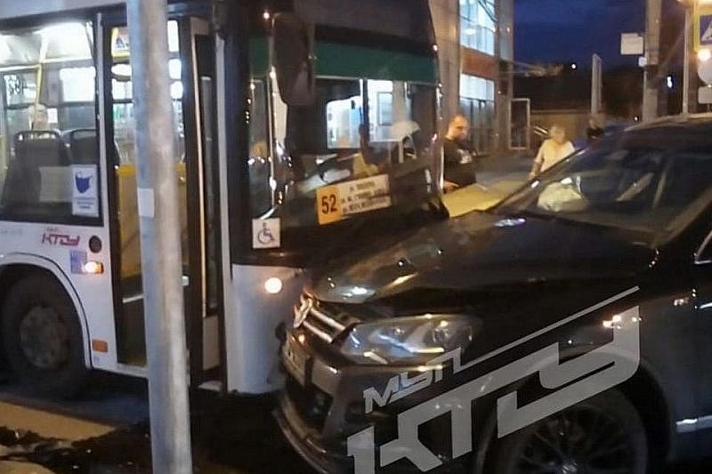 В полиции Краснодара рассказали подробности ДТП с участием автобуса 