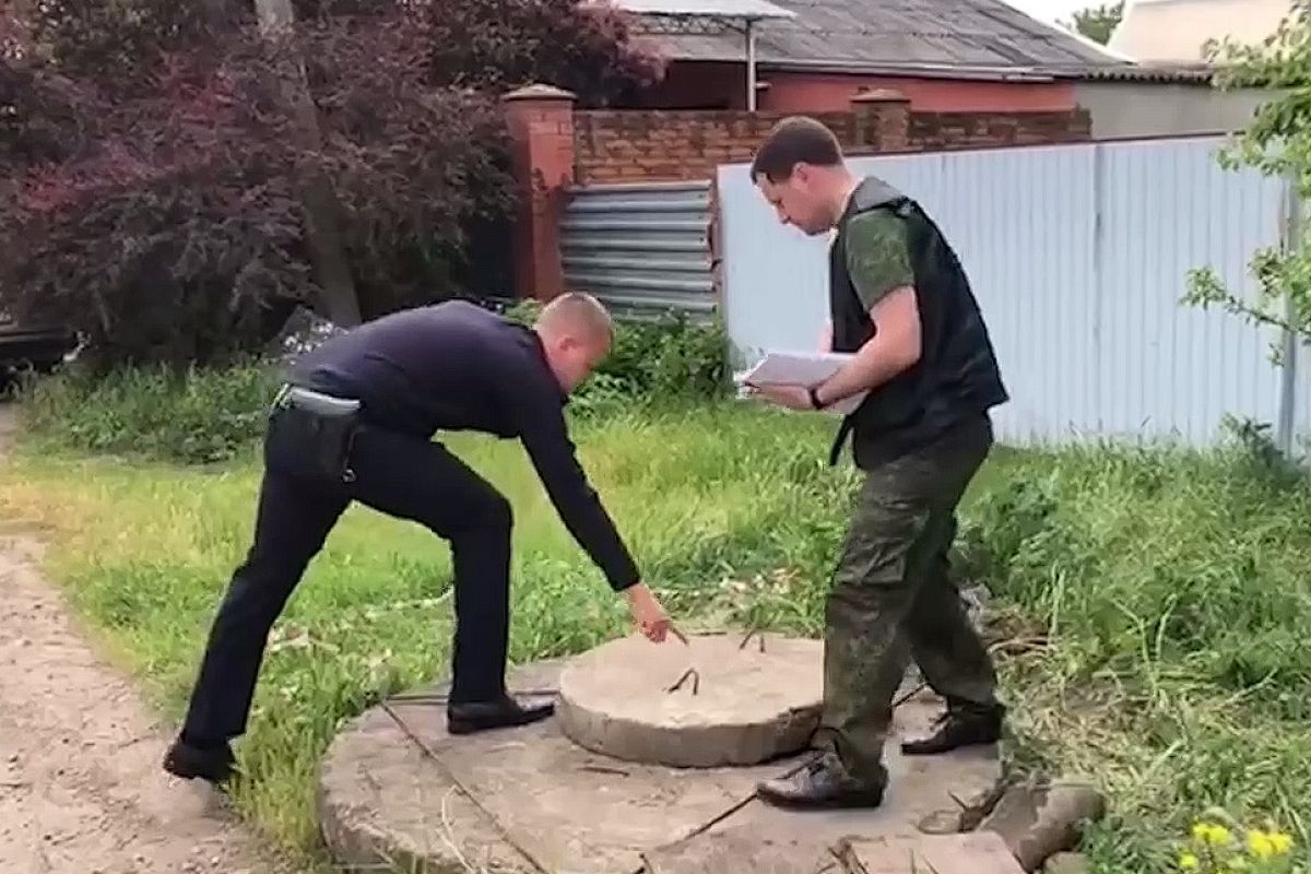 Школьник упал в трехметровый люк под Краснодаром. Возбуждено уголовное дело