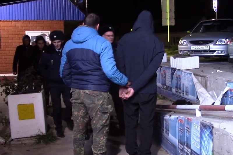 В Краснодарском крае инспекторы ДПС во время оформления ДТП нашли наркотики у водителя