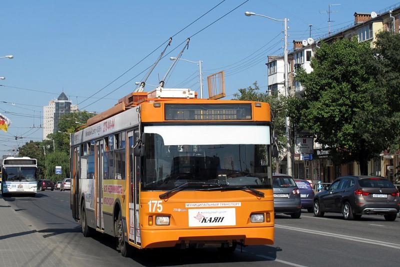 Сейчас скорость троллейбуса по ул. Красной составляет 12,3 км/ч, что на 1,6 км/ч меньше, чем скорость автобуса.