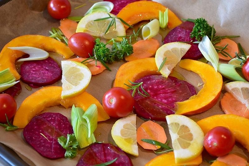 Радужная диета: россиянам объяснили, почему надо есть овощи и фрукты разных цветов