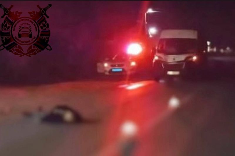 На Кубани фургон насмерть сбил идущего по дороге мужчину