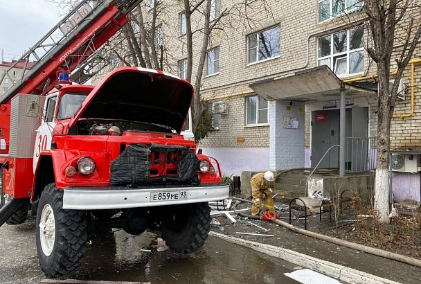 При пожаре в доме, из-за которого эвакуировали 170 человек, пострадал мужчина