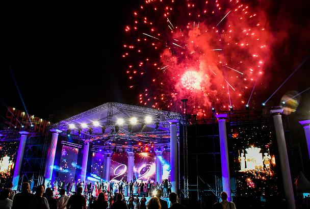 Первый день празднования юбилея Краснодара завершился гала-концертом и фейерверком