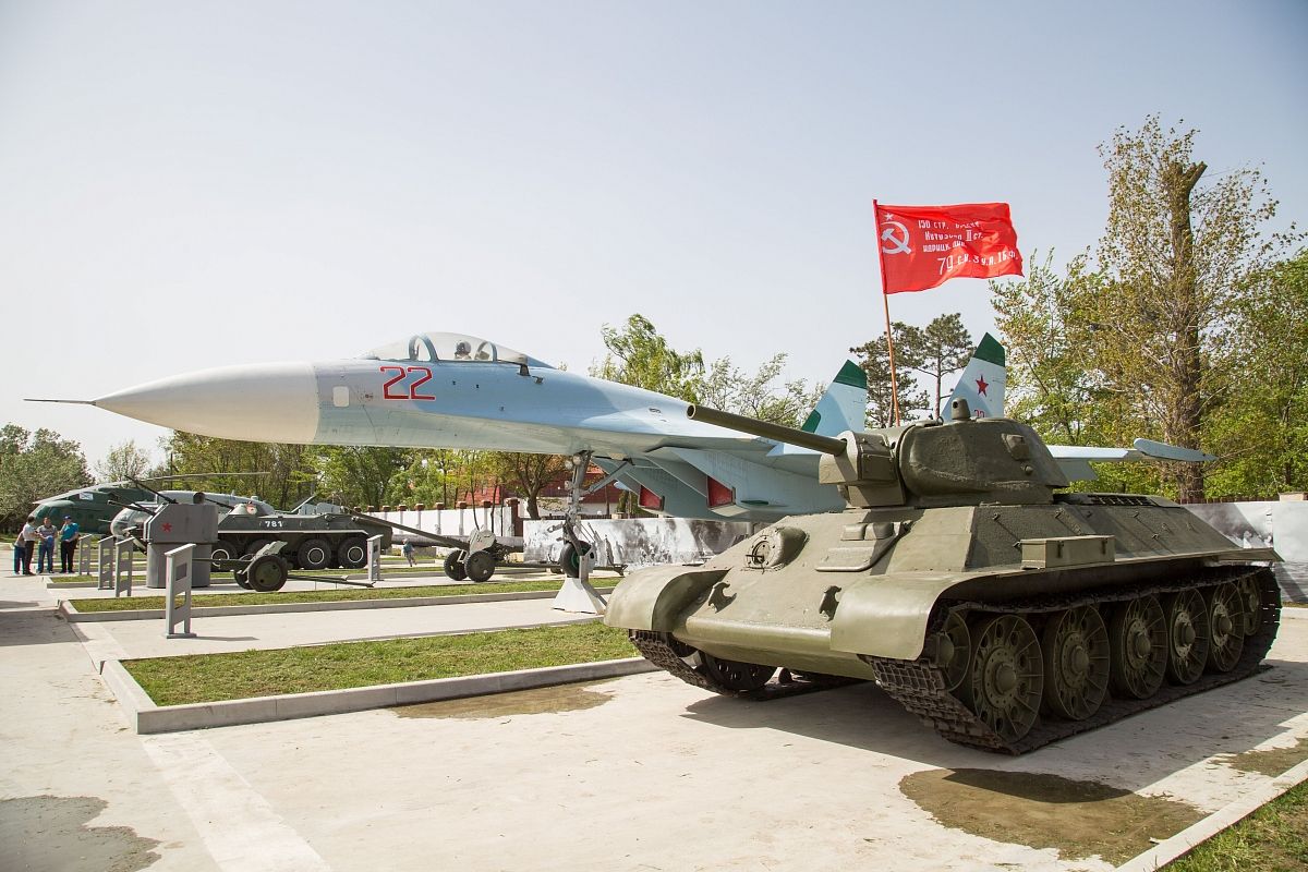 Легендарный танк Т-34 установлен в парке военной техники в Анапе