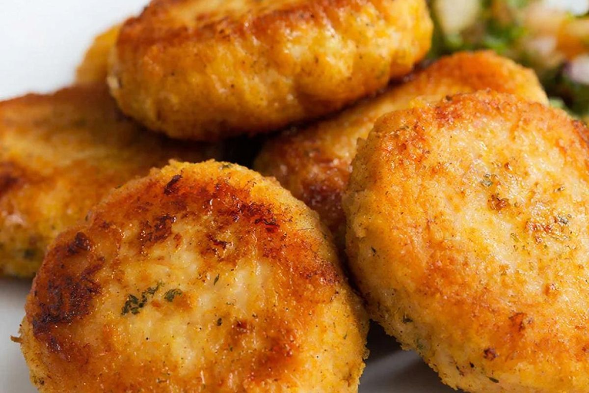 Если семья просит вкуснейших котлет, готовлю их по особому рецепту (секрет достался мне от мамы)