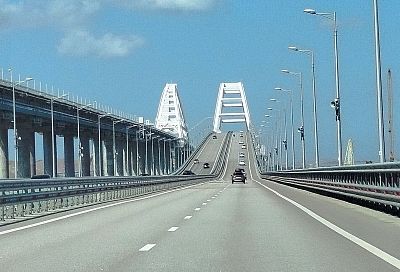 Час в ожидании проезда: пробка появилась у Крымского моста со стороны Керчи