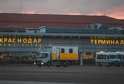 Вылетевший из Краснодара в Санкт-Петербург самолет вернулся обратно из-за технических неполадок
