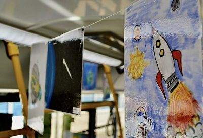 В Сочи в честь Дня космонавтики запустили тематический автобус
