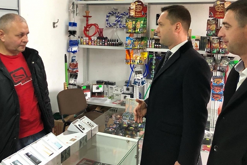 В Краснодарском крае молодые депутаты проводят рейды по магазинам, торгующим снюсом